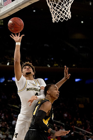 Isaiah Livers (4)