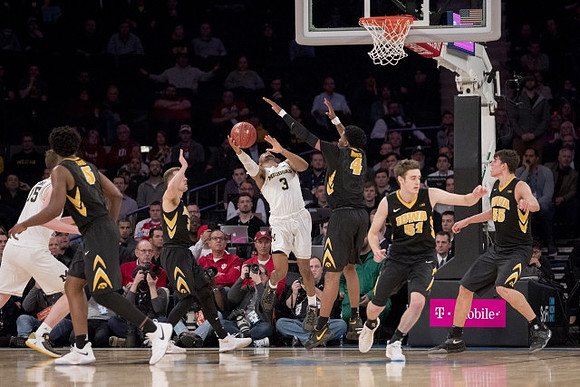 Jon Teske (15) and Zavier Simpson (3)