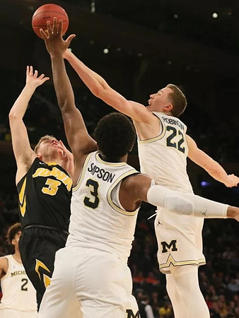 Jordan Poole (2), Zavier Simpson (3), and Duncan Robinson (22)