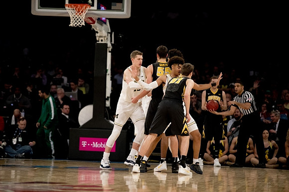 Moritz Wagner (13) and Jordan Poole (2)