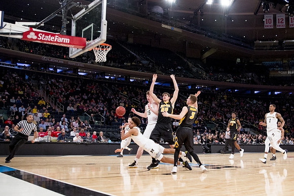 Duncan Robinson (22), Jordan Poole (2), Jon Teske (15), Charles Matthews (1), and Zavier Simpson (3)