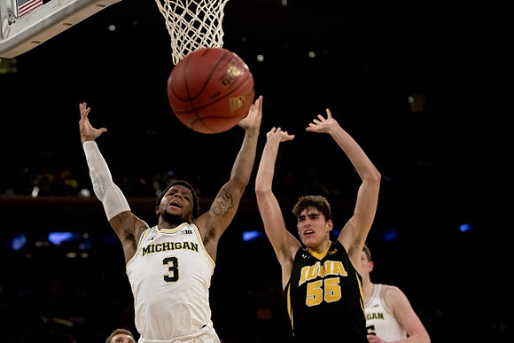 Zavier Simpson (3) and Jon Teske (15)