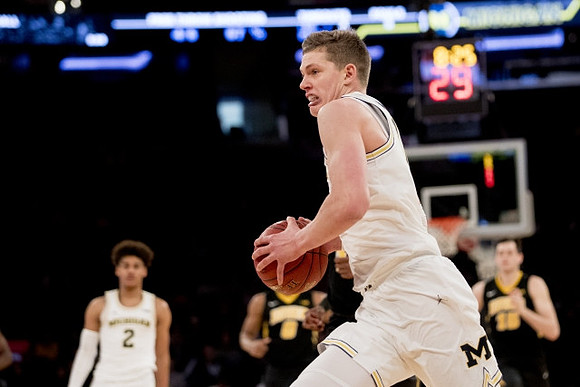 Jordan Poole (2) and Moritz Wagner (13)