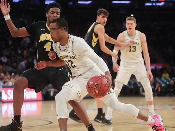 Muhammad-Ali Abdur-Rahkman (12) and Moritz Wagner (13)