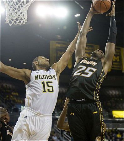 Jon Horford (15)