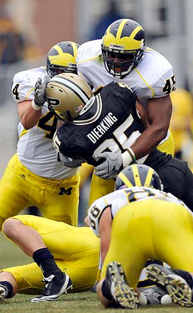 Mark Moundros (44), Obi Ezeh (45), and Craig Roh (88)