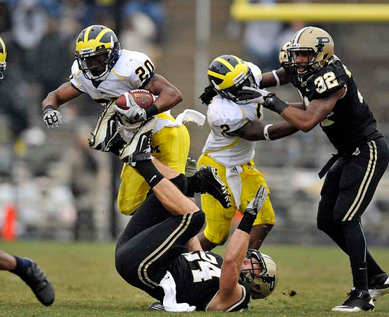 Michael Shaw (20) and Vincent Smith (2)