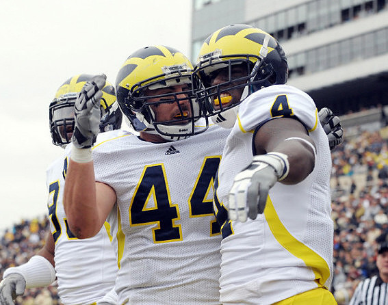Mark Moundros (44) and Cameron Gordon (4)