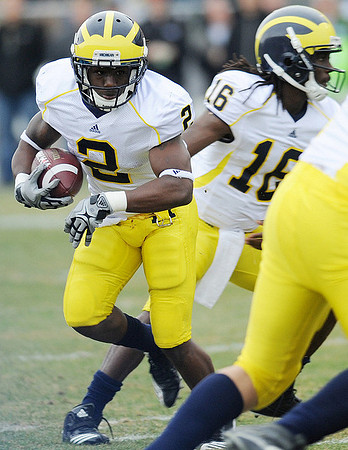 Vincent Smith (2) and Denard Robinson (16)