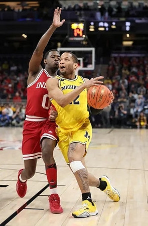 DeVante' Jones (12)