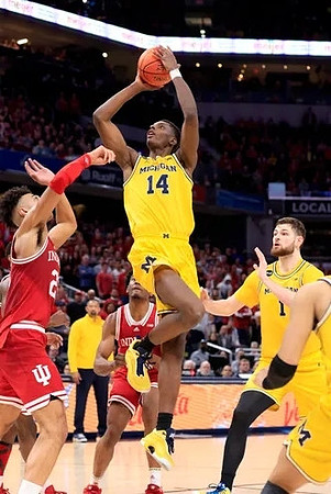 Moussa Diabate (14) and Hunter Dickinson (1)