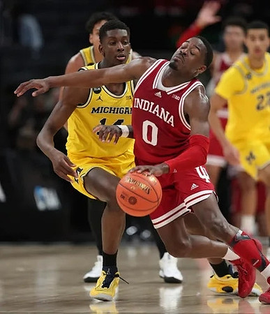 Moussa Diabate (14), Eli Brooks (55), and Caleb Houstan (22)