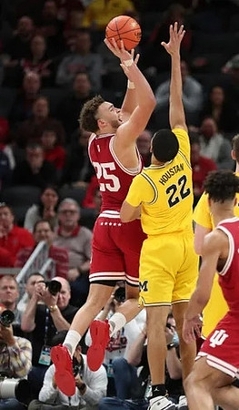 Caleb Houstan (22)