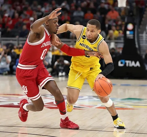 DeVante' Jones (12)