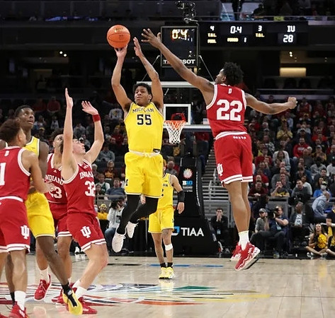 Eli Brooks (55) and Moussa Diabate (14)