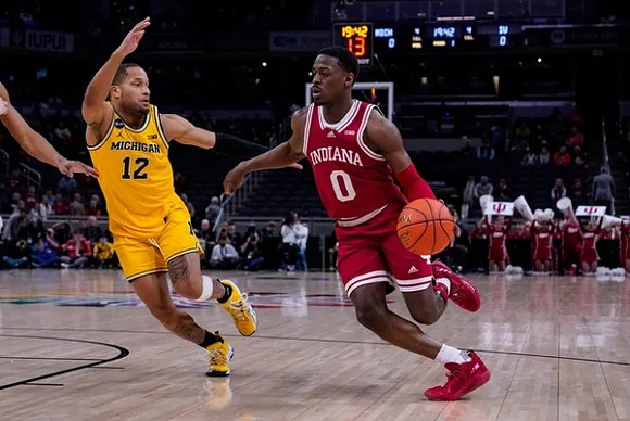 DeVante' Jones (12)