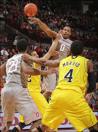 Jordan Morgan (52) and Darius Morris (4)