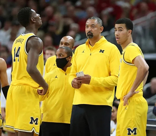 Moussa Diabate (14), Juwan Howard, and Caleb Houstan (22)