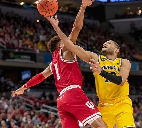 DeVante' Jones (12)