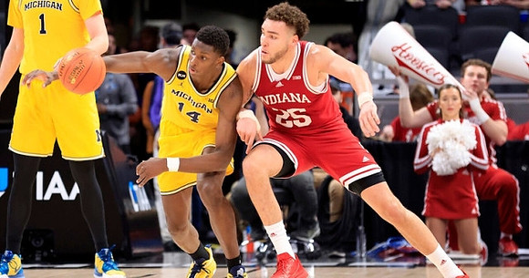 Moussa Diabate (14) and Hunter Dickinson (1)