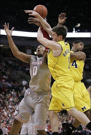 Stu Douglass (1) and Darius Morris (4)
