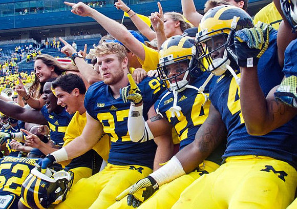 Brennen Beyer (97), Delonte Hollowell (24), and De'Veon Smith (4)