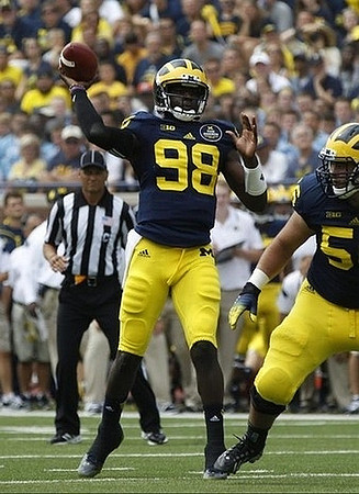 Devin Gardner (98) and Mason Cole (52)