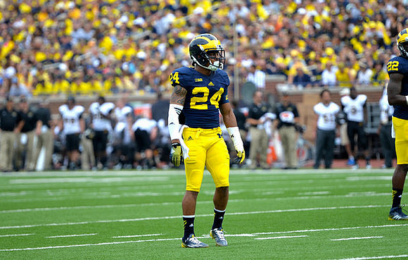 Delonte Hollowell (24) and Jarrod Wilson (22)