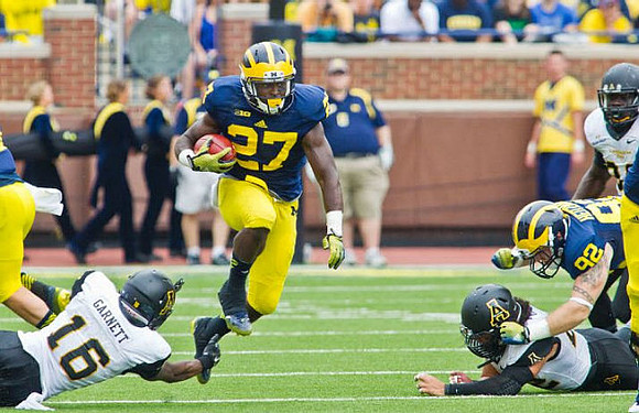 Derrick Green (27) and Keith Heitzman (92)