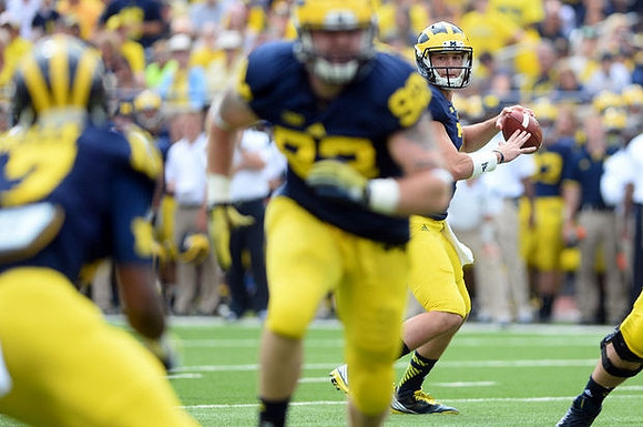 Shane Morris (7) and Keith Heitzman (92)