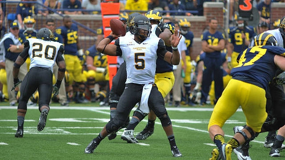 Chris Wormley (43) and Jake Ryan (47)