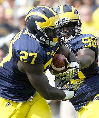 Derrick Green (27) and Devin Gardner (98)