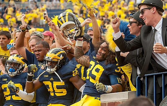 Dennis Norfleet (23), Dymonte Thomas (25), and Sione Houma (39)