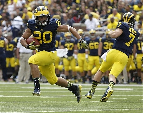 Drake Johnson (20) and Shane Morris (7)