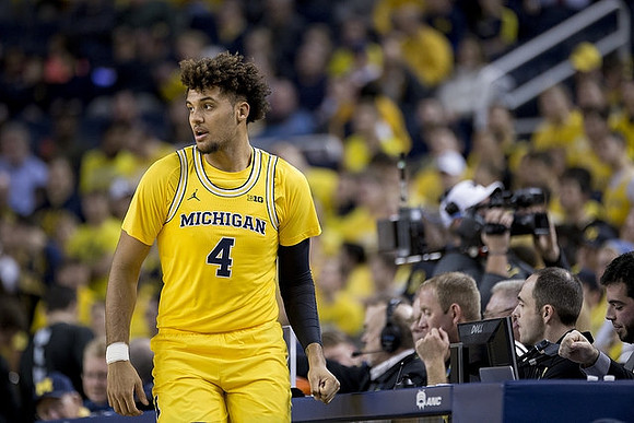 Isaiah Livers (4)