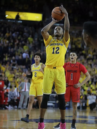 Jordan Poole (2) and Muhammad-Ali Abdur-Rahkman (12)