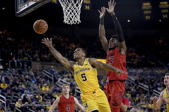 Jaaron Simmons (5) and Moritz Wagner (13)