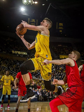 Muhammad-Ali Abdur-Rahkman (12) and Moritz Wagner (13)