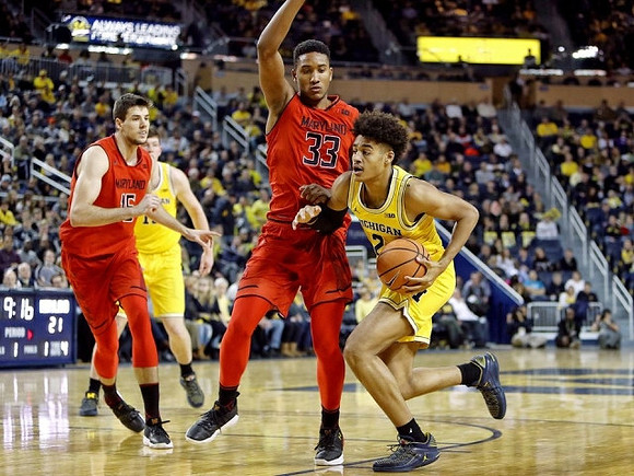 Jon Teske (15) and Jordan Poole (2)
