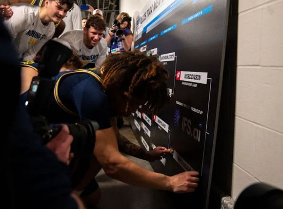 Tre Donaldson (3) and Michigan Team