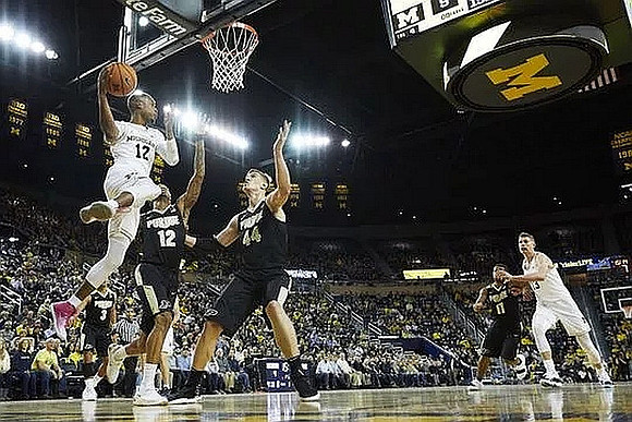 Muhammad-Ali Abdur-Rahkman (12) and Moritz Wagner (13)