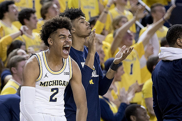 Jordan Poole (2) and Ibi Watson (23)