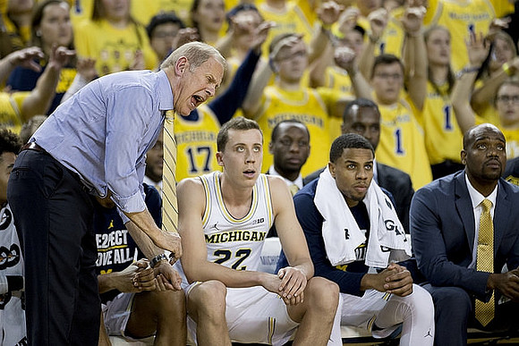 John Beilein, Duncan Robinson (22), Jaaron Simmons (5), and Deandre Haynes