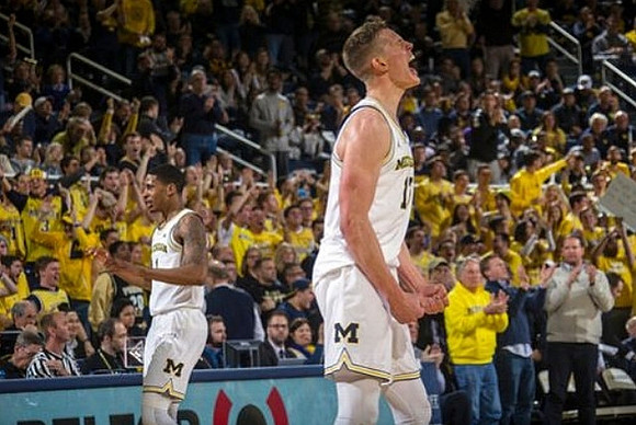 Charles Matthews (1) and Moritz Wagner (13)