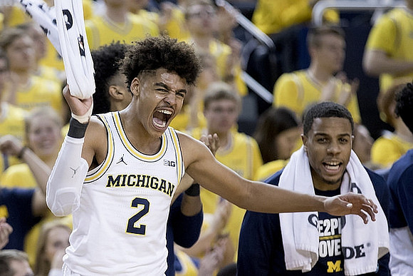 Jordan Poole (2) and Jaaron Simmons (5)