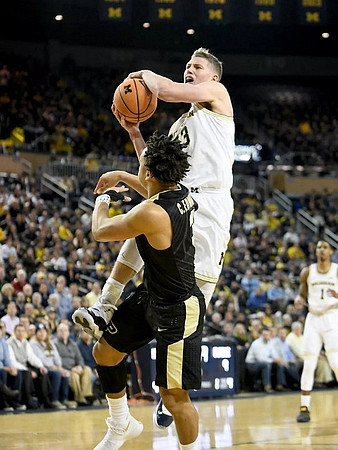 Moritz Wagner (13) and Charles Matthews (1)