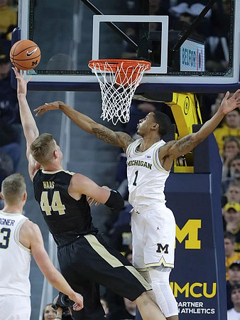 Moritz Wagner (13) and Charles Matthews (1)