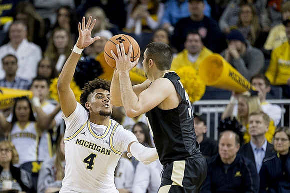 Isaiah Livers (4)