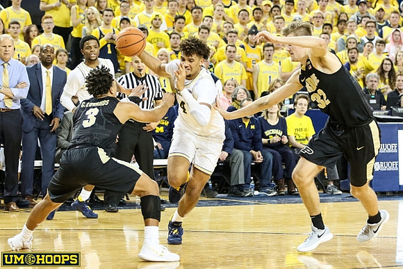 Isaiah Livers (4)