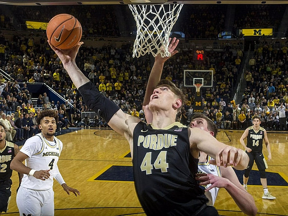Isaiah Livers (4) and Jon Teske (15)